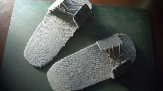 カーペットのハギレで作るスリッパ